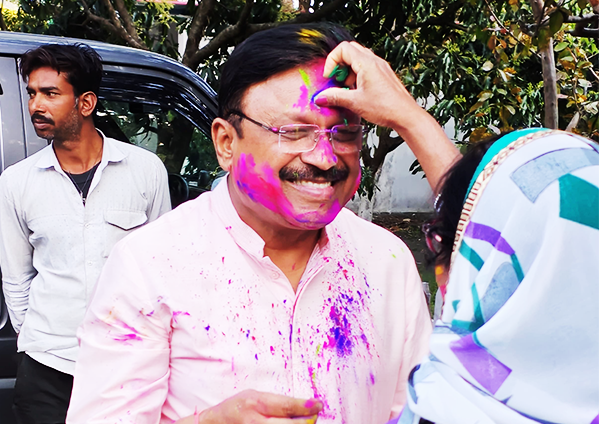Dr. Bimal Chhajer Celebrates Holi at SAAOL Wellness Center Dehradun, Spreading Joy, Colors, and a Message of Healthy Living!